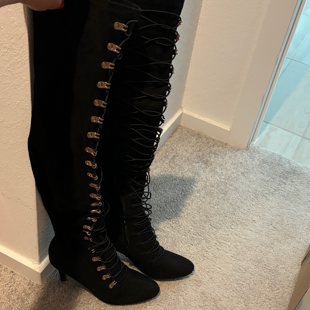Elegant Black Lace-Up Knee-High Boots